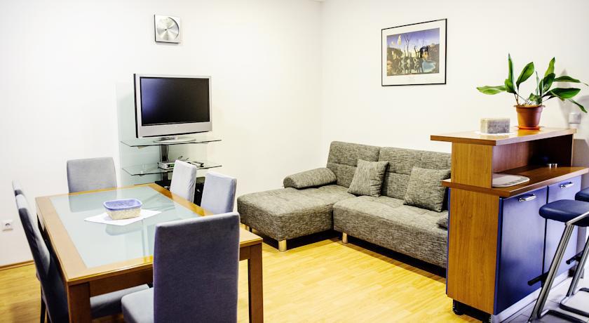 Apartments Slava Petricevic Podstrana Zimmer foto